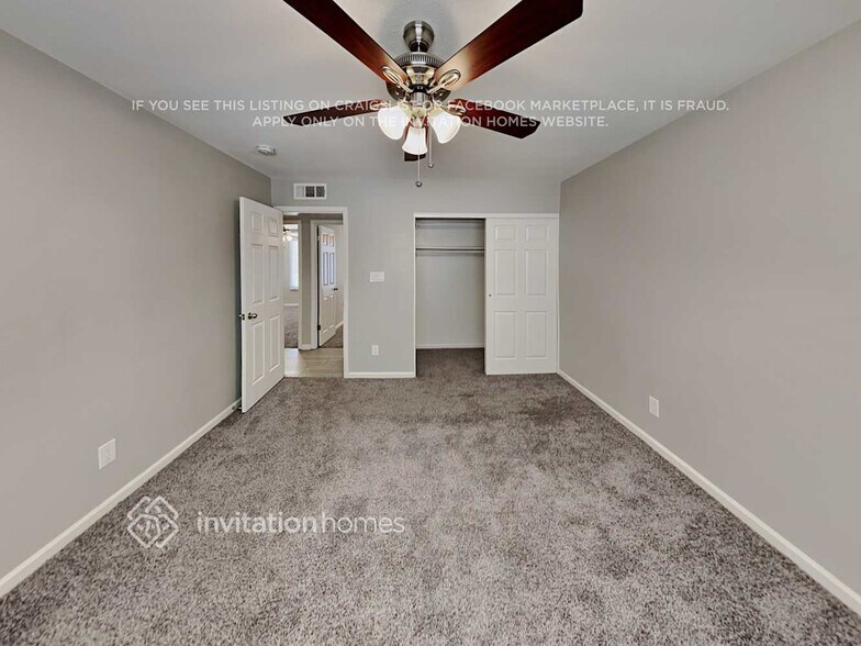 Building Photo - 1922 E Balboa Dr