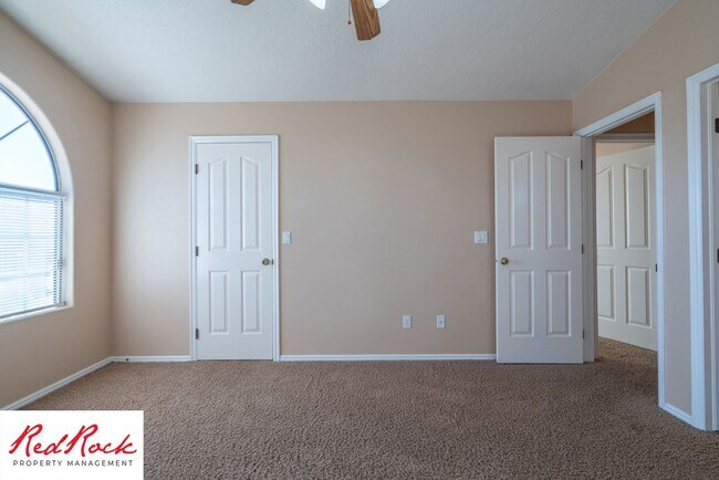 Building Photo - Pet Friendly - 4 Bed 2 Bath for rent in St. George