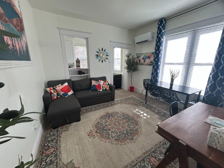 Building Photo - 859 S Grn St