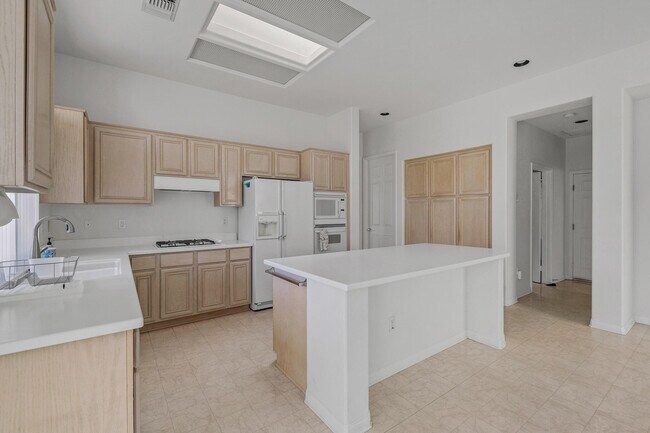 Building Photo - 78549 Links Dr