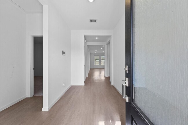 Building Photo - 10606 Crimson Trce