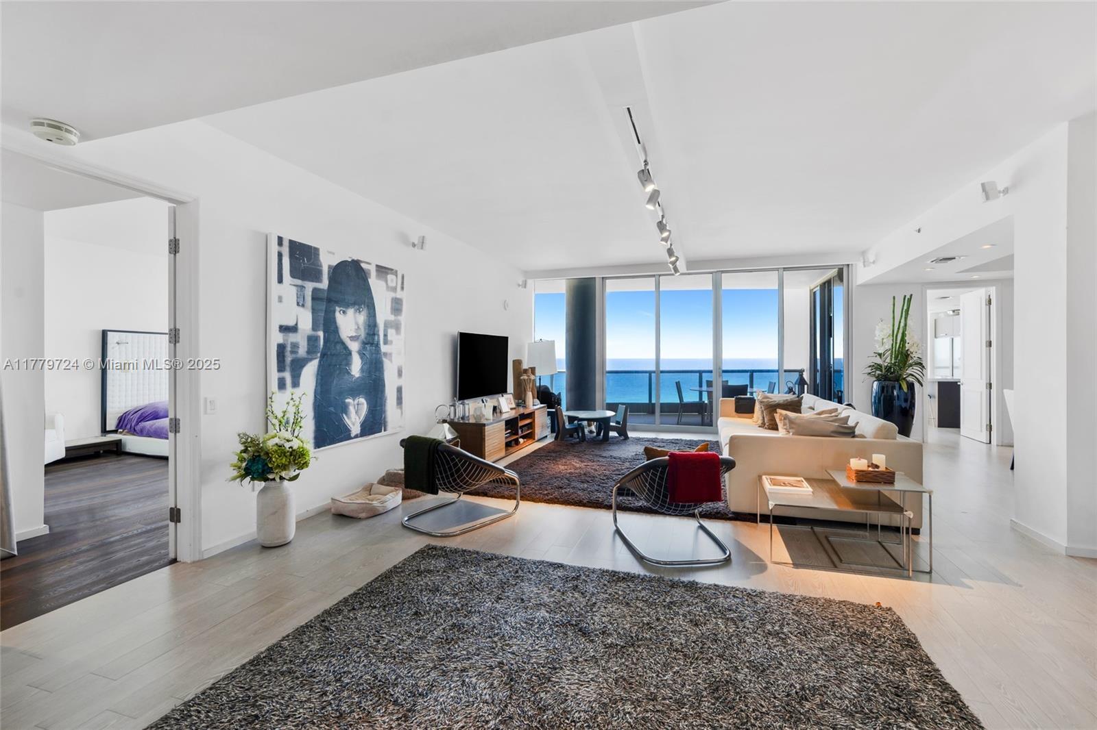 Building Photo - 5959 Collins Ave