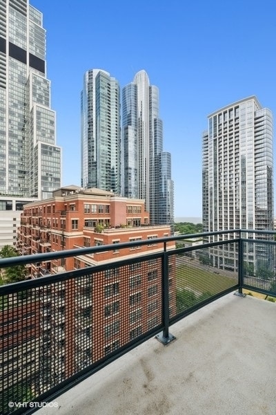 Building Photo - 125 E 13th St