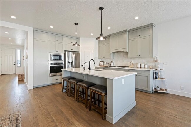 Building Photo - 5 Bed 3 bath Golf Course Neighborhood