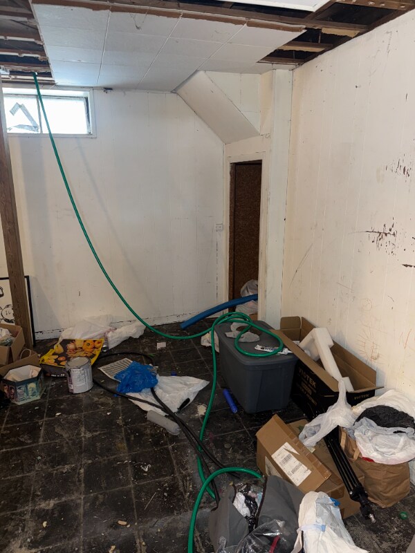 Building Photo - 1309 Barney Ave