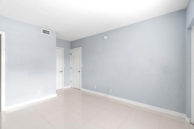 Building Photo - 416 NE 15th Ave