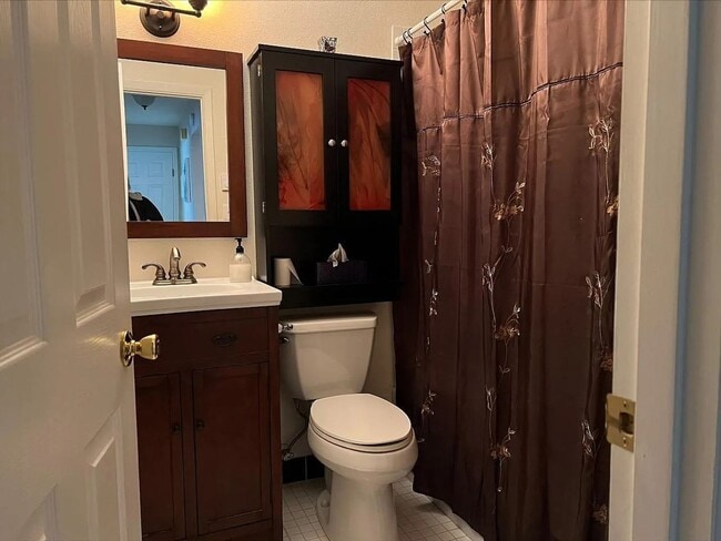 Building Photo - Furnished 2 bed/1 bath Apartment in Long Beach/All utilities Included
