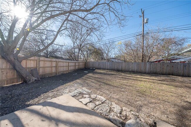 Building Photo - 4900 Hawk Cove