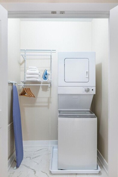 Building Photo - 17 S Wabash Ave