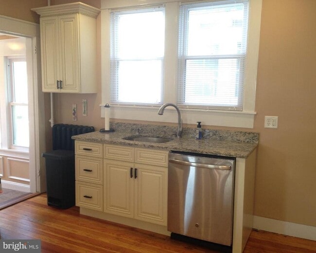 Building Photo - 7103 Ventnor Ave