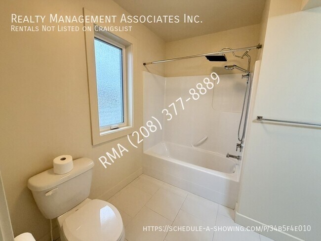 Building Photo - 2552 E Boise Ave