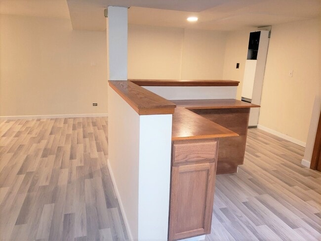 Building Photo - 2312 Oakton St