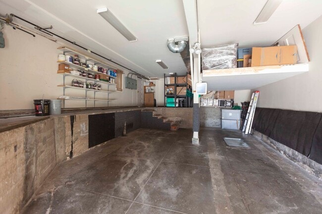 Building Photo - Beautifully Remodeled 3BR 2BA Top Floor Condo in Presidio Heights