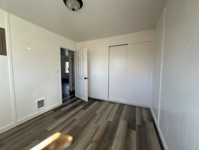 Building Photo - 2250 Home Ave