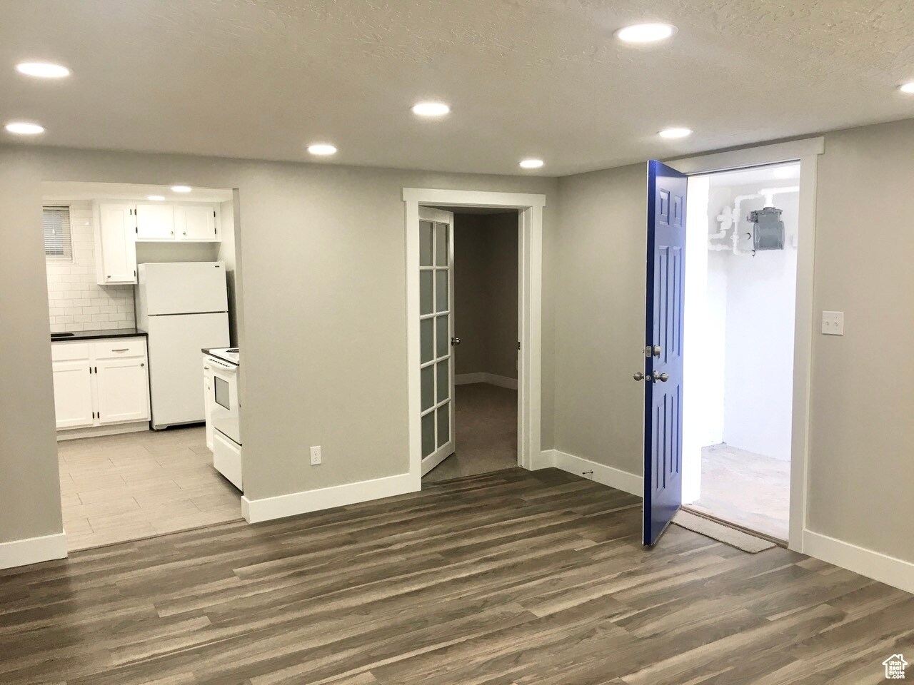 Building Photo - 378 E Center St