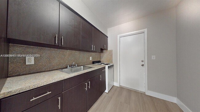 Building Photo - 891 SW 5th St