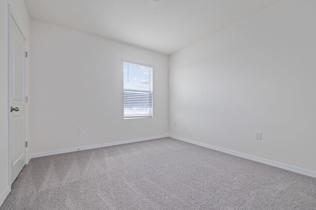 Building Photo - "Spacious 5-Bedroom Retreat with 3 Full Baths in Epperson Lagoon Wesley Chapel – 2,601 Sq. Ft. of...