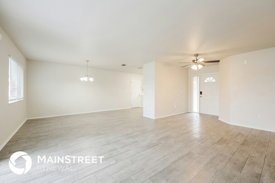 Building Photo - 4740 Escalante Dr