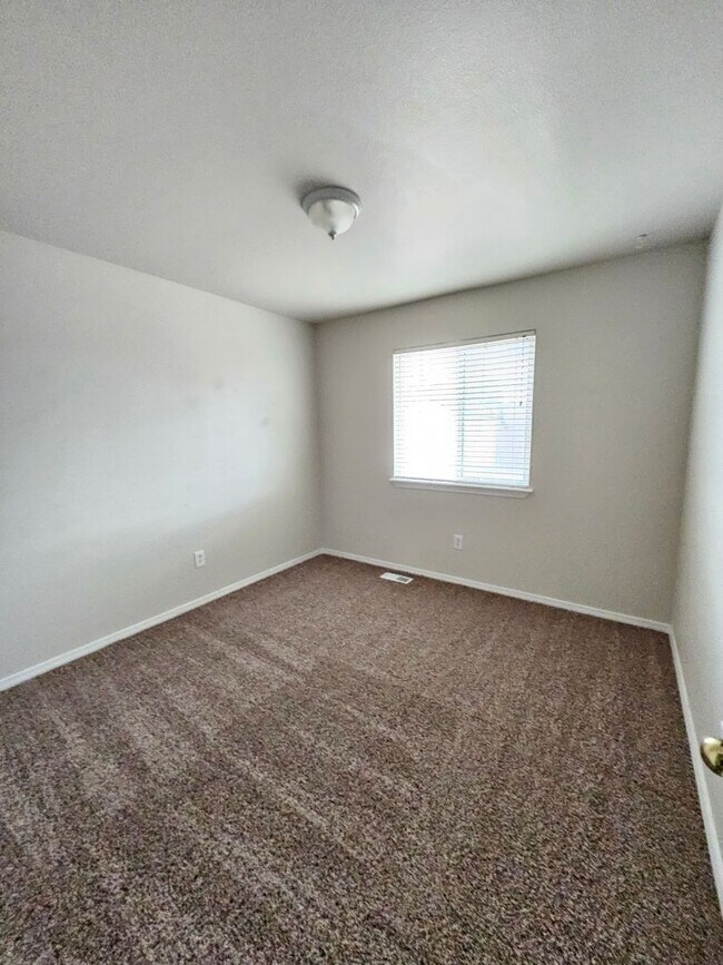 Building Photo - Cute Nampa home.