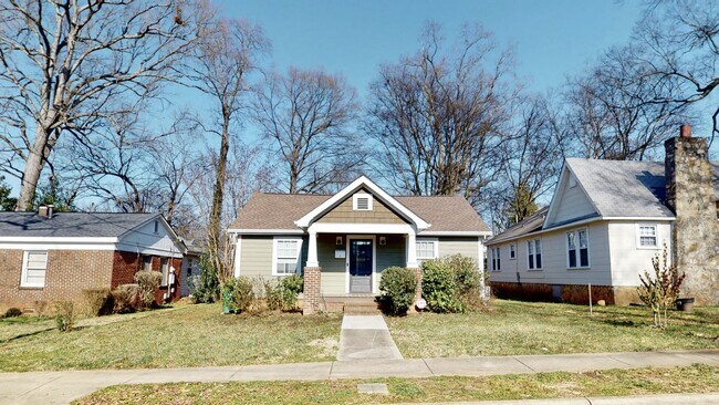 Building Photo - 2014 Roslyn Ave