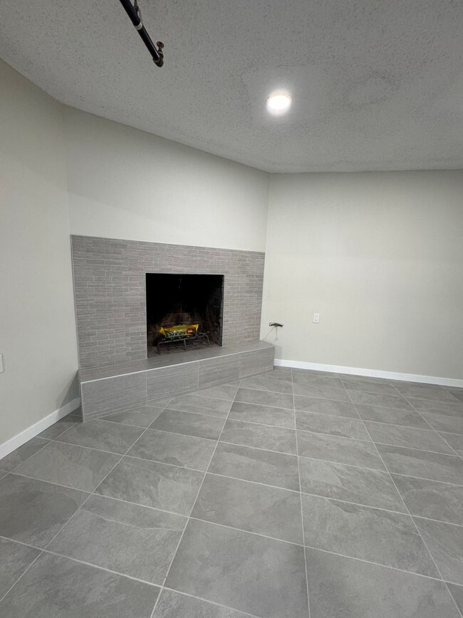 Building Photo - Newly Renovated 1bedroom in Harbor City - ...