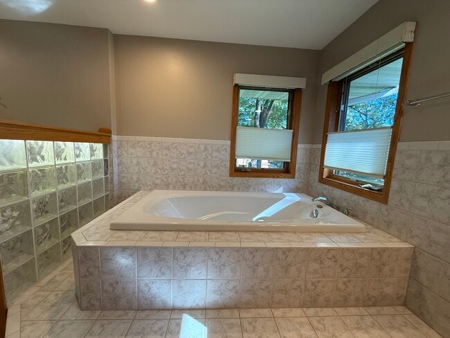 Building Photo - 7036 Willow Ln
