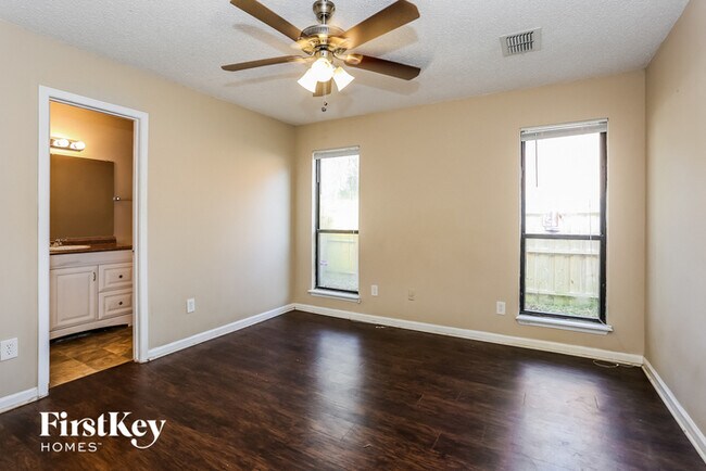 Building Photo - 11338 Island Shore Dr W