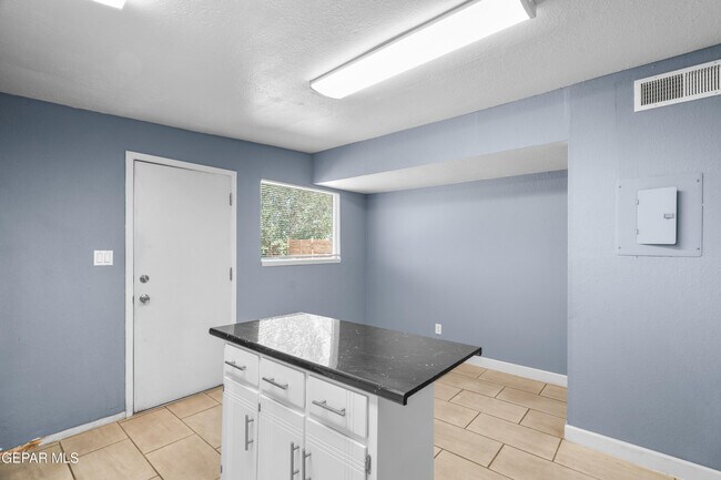 Building Photo - 3977 Las Casitas Dr