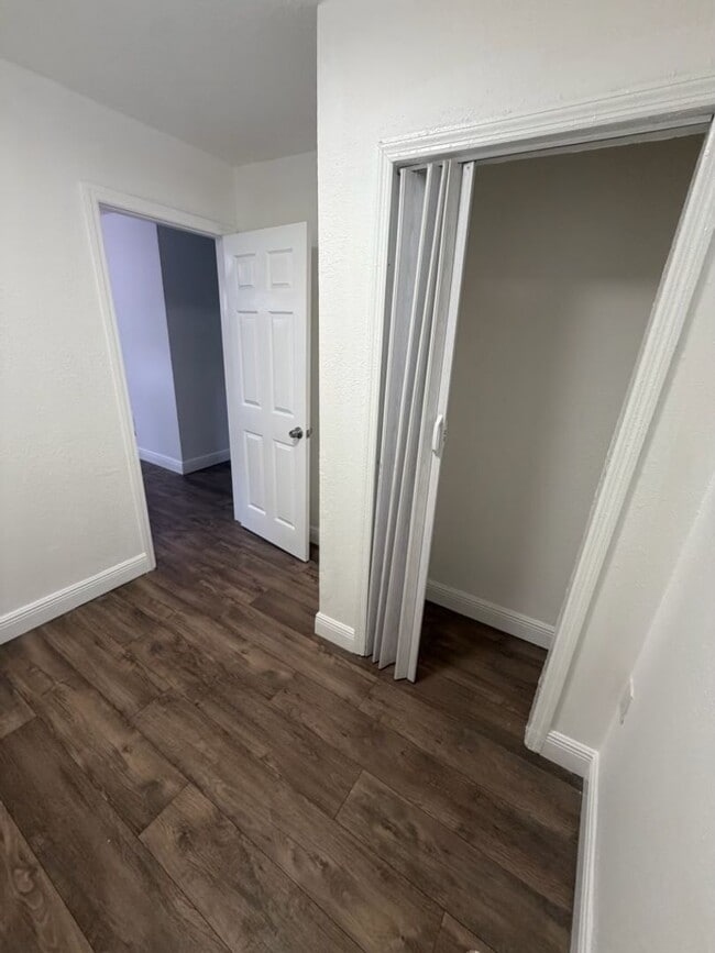 Building Photo - 3813 E Miller Ave