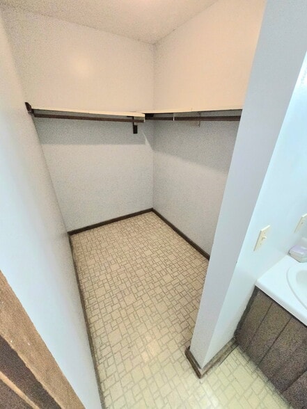 Building Photo - 9100-9120 N Lima Rd