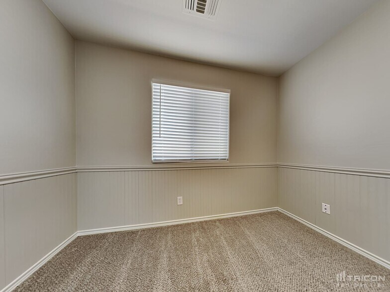 Building Photo - 24839 W Huntington Dr