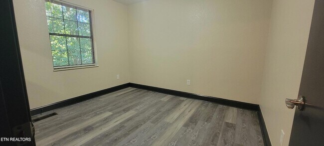 Building Photo - 710 Dailey Ave
