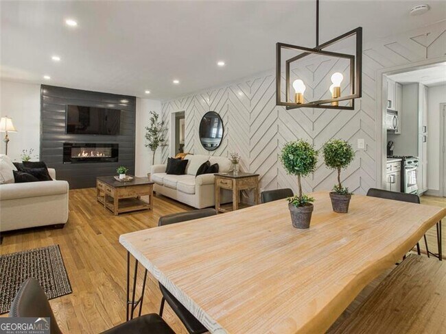 Primary Photo - 1572 Berkeley Ln NE