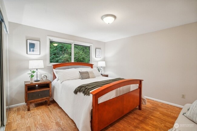 Building Photo - Spacious 3 Bedroom Home In Mountlake Terra...