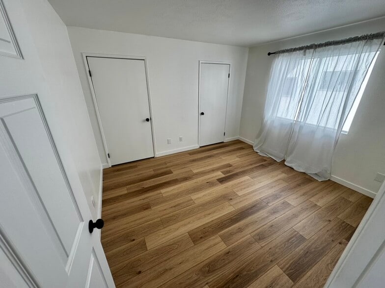 Building Photo - 658 W 23rd St