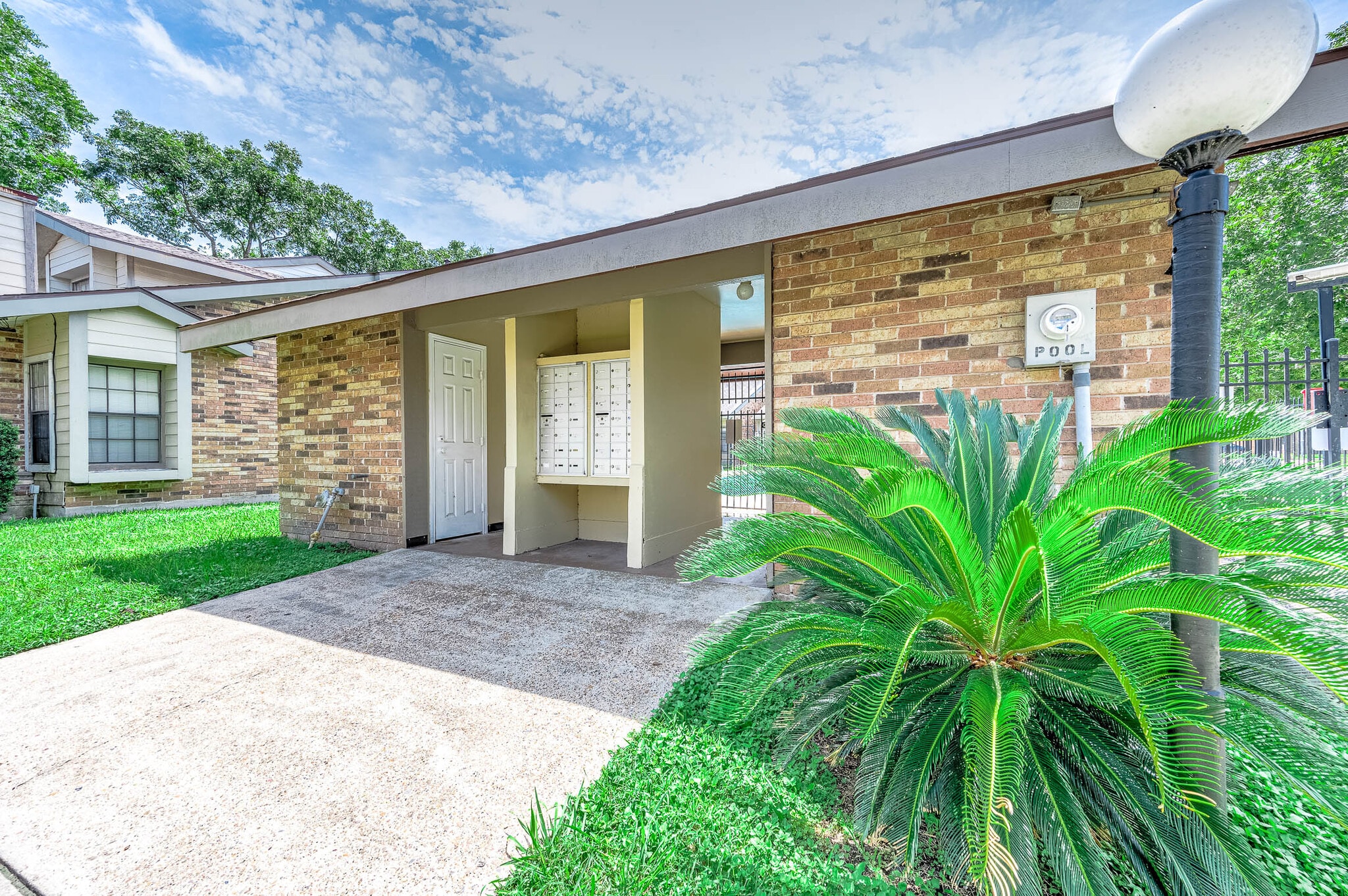Mailbox - 200 Pecan Dr