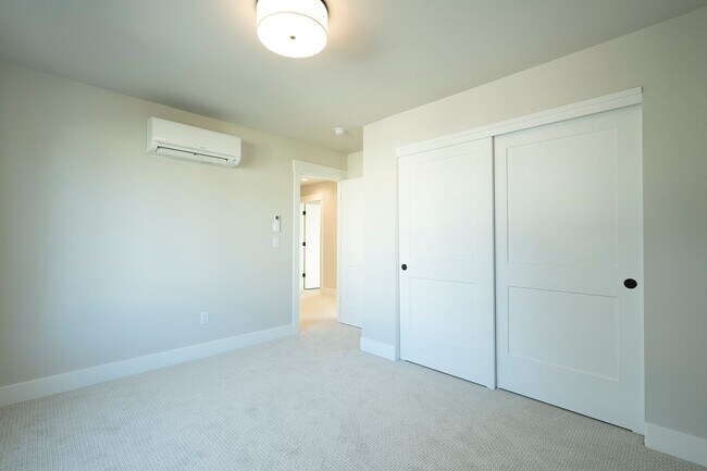 Building Photo - 2 Weeks Free W Approved Application by 08/...