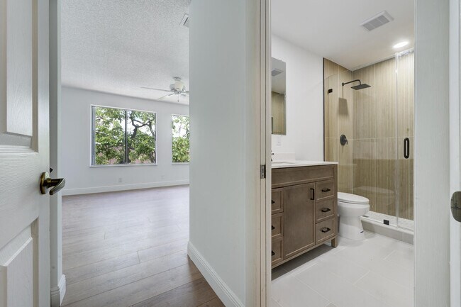 Building Photo - 5280 Bosque Ln
