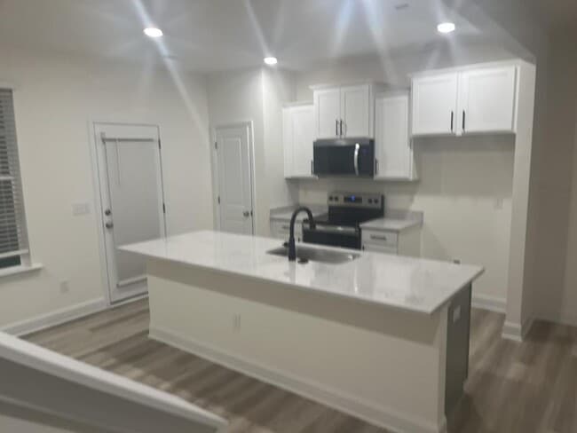 Building Photo - 72 Hyacinth Ln