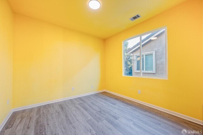 Building Photo - 5476 Summerfield Dr