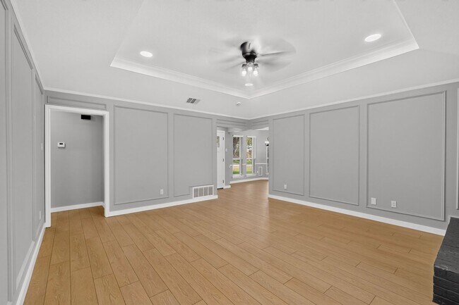 Building Photo - 620 W Stoneybrook Dr