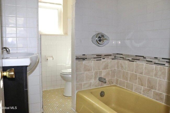 Building Photo - 628 N Pearl St