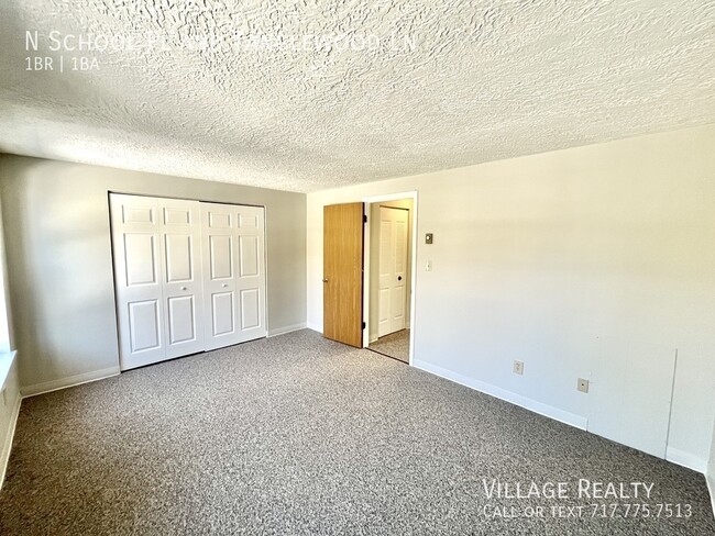 Building Photo - MOVE-IN READY! Top Floor! Roomy 1-Bed with...