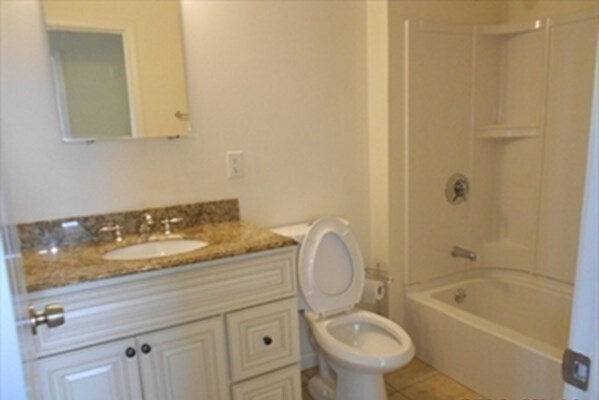 Building Photo - 53 Clay St