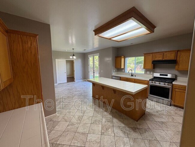 Building Photo - 312 W Reese Ave