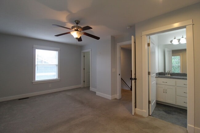 Building Photo - 3 Bedroom 2.5 Bath In Kansas City, Kansas