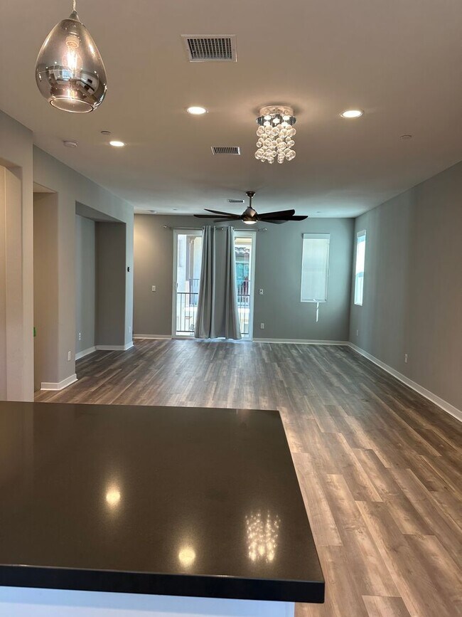 Building Photo - 2 Bed/2.5 Bath, South Temecula Townhome