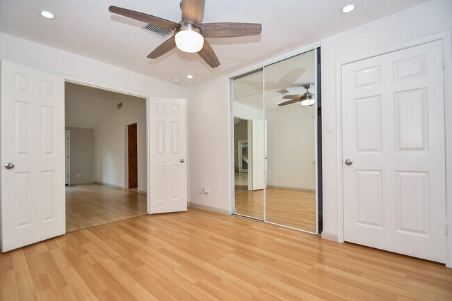 Building Photo - 15803 Lakedale Dr