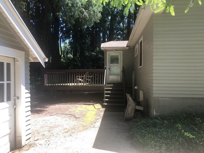 Building Photo - 8528 SW 35th Ave