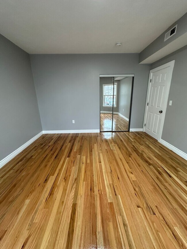 Building Photo - 95top